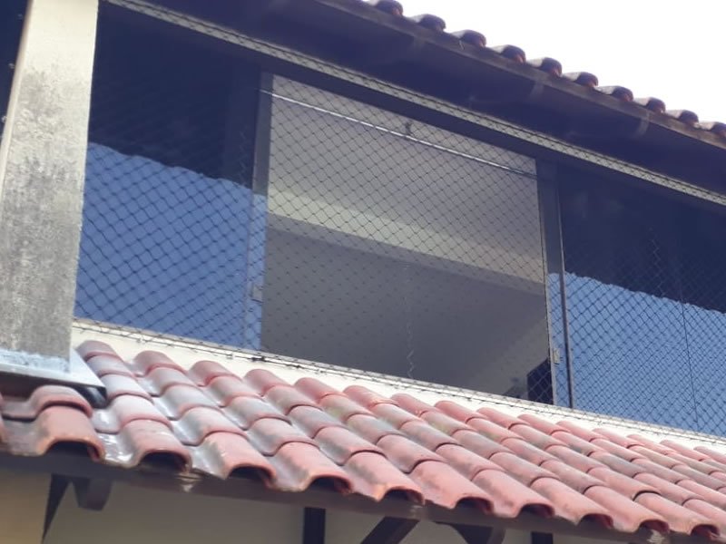 Instalação de rede de proteção em Marapé, Santos